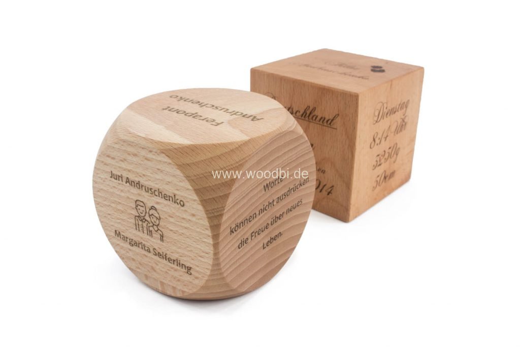 Hier sind die Würfel mit Gravuren im direkten Vergleich - Sie entscheiden) Holzwürfel mit Gravur